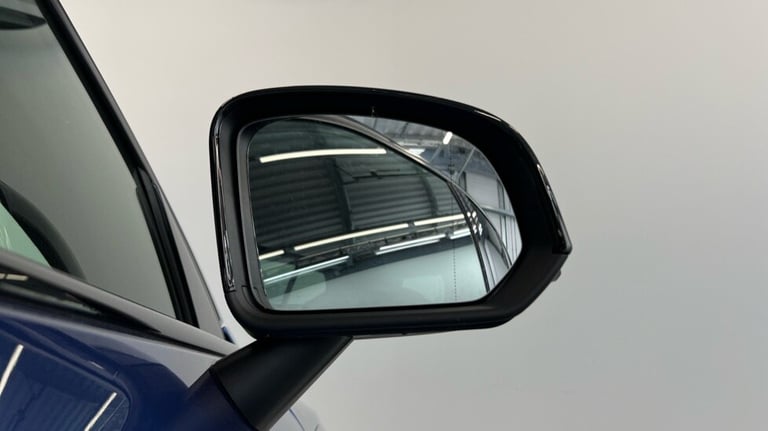 2021 Volvo XC40 Recharge R-Design, T5 plug-in hybrid (Power Tailgate, Sensus Navigation) Estate P...