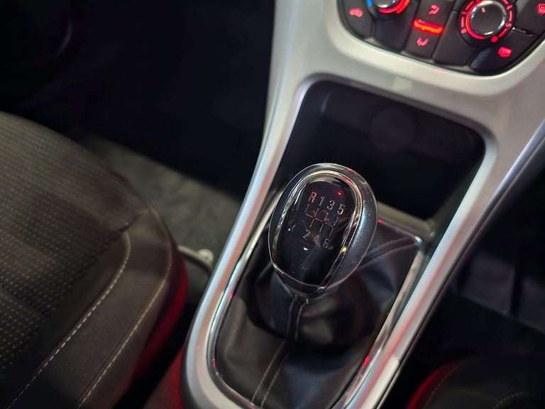 Vauxhall Astra 1.7 CDTi SRi Euro 5 5dr Diesel Manual - Image 22