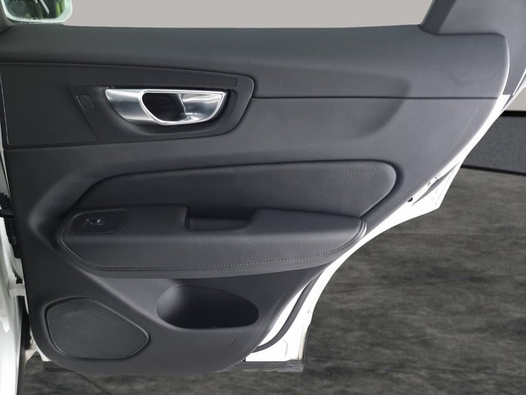 2021 Volvo XC60 2.0 B4 MHEV Momentum SUV 5dr Diesel Hybrid Auto AWD Euro 6 (s/s) (197 ps) - Suv H...