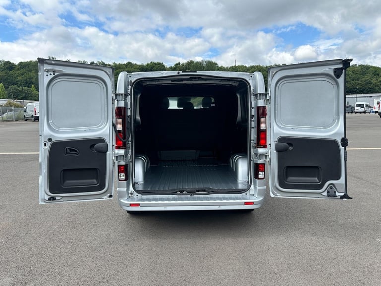2024 Renault Trafic 2.0 dCi Blue 30 Extra Sport Crew Van EDC LWB Euro 6 (s/s) 6dr WINDOW VAN Dies...