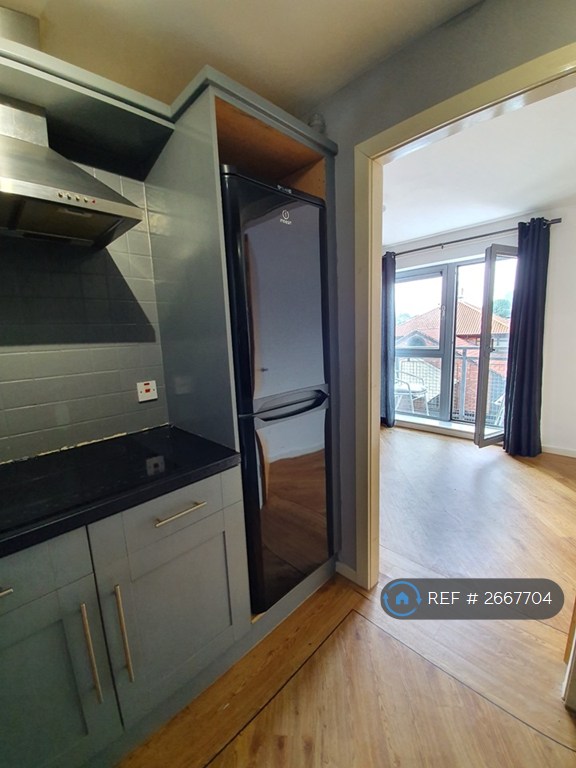 2 bedroom flat in Low Street, Sunderland, SR1 (2 bed) (#2667704)