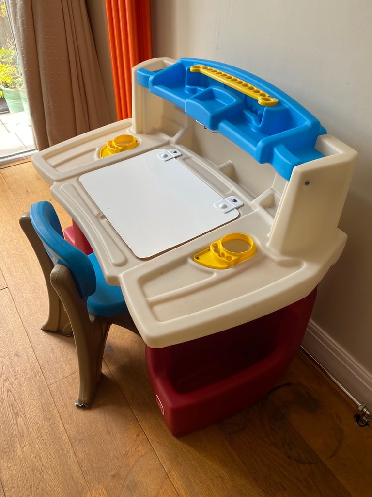Step 2 Deluxe Art Activity Desk