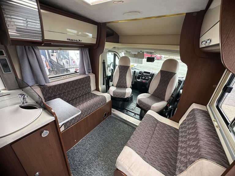 Roller Team Auto-Roller 694 4 berth DIESEL MANUAL 2014/14