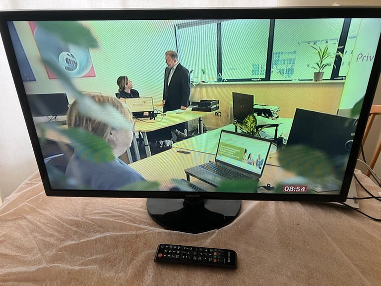 image for Samsung TV UE32F4000AW 32 inch LED TV With Stand And Remote