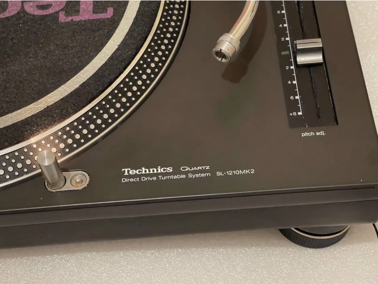 Technics SL 1210 MK2 Direct Drive Turntable 