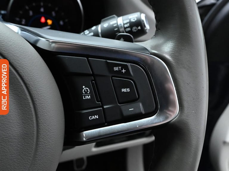 2018 Jaguar XF 2.0i Portfolio 5dr Auto ESTATE PETROL Automatic