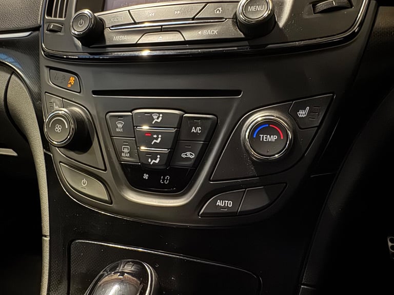 2015 Vauxhall Insignia 2.0 CDTi SRi Nav Sports Tourer Auto Euro 5 5dr Estate Diesel Automatic