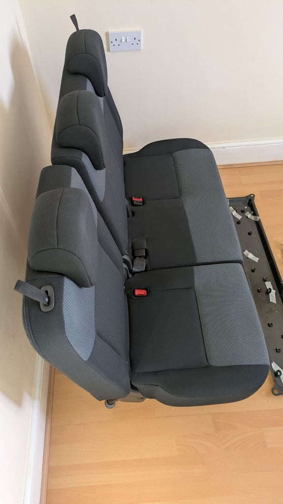 Nissan NV200 combi 2016 middle row of seats