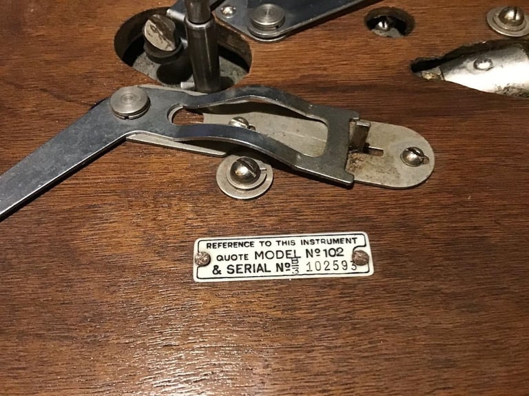 HMV 102 Gramophone with 5b Soundbox and keys