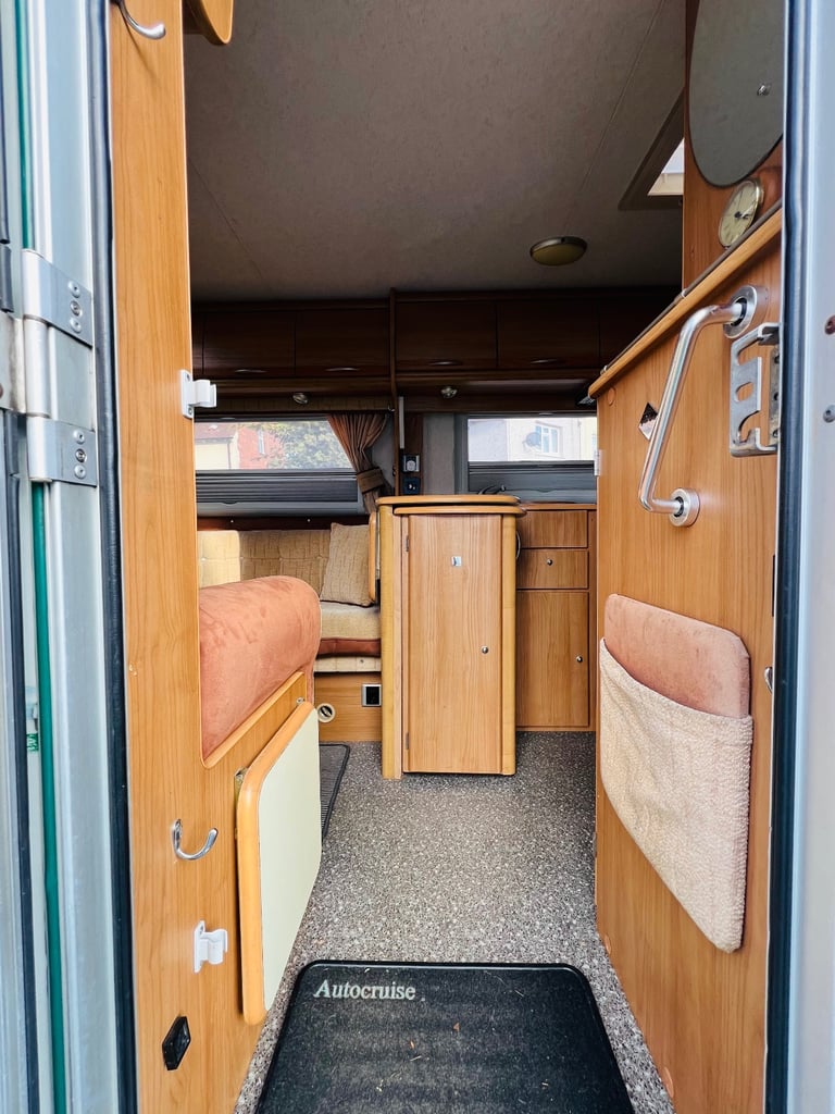 Autocrusie starburst 2005 motorhome