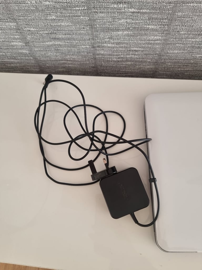 Asus X555L laptop notebook white with charger 