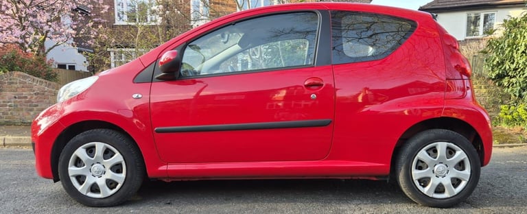 Tiny mileage - 2011 - Peugeot 107 URBAN 1.0 Petrol Manual 3 door