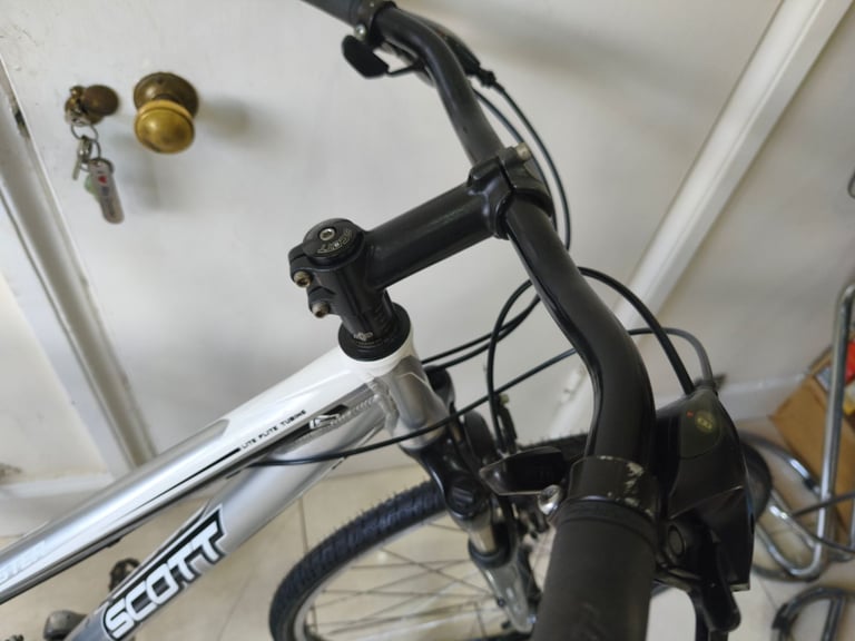 Women's Scott hybrid bike fully serviced 