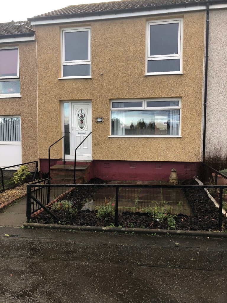 Two bedroom + box room house to let in Pumpherston