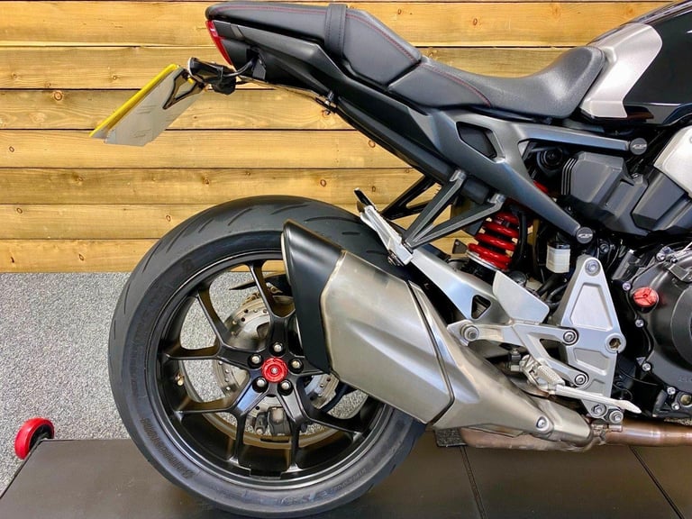 2018 HONDA CB1000R+ NEO SPORT CAFE, ONLY 13302 MILES, FSH, BIG SPEC and MINT! 