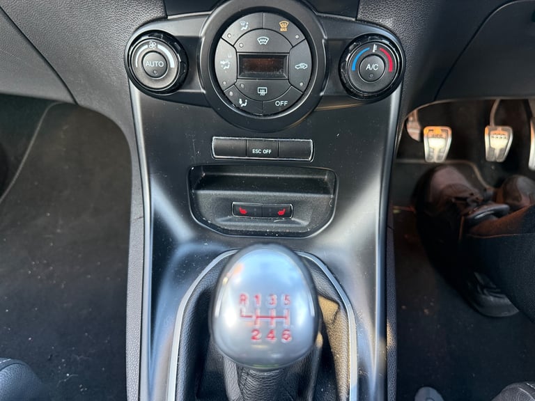 Ford, FIESTA, Hatchback, 2014, Manual, 1596 (cc), 3 doors