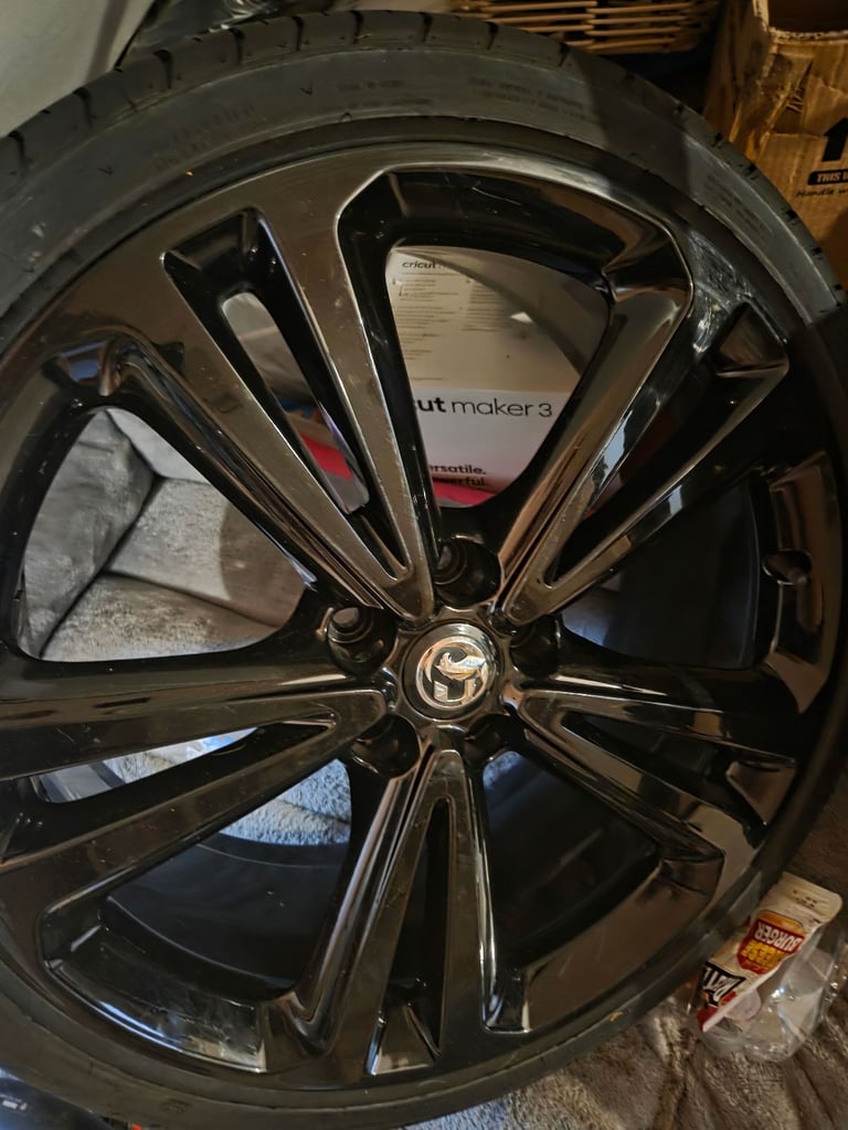 245 35 20 tyres loke new on Vauxhall gloss black alloys will swll separately or full set 