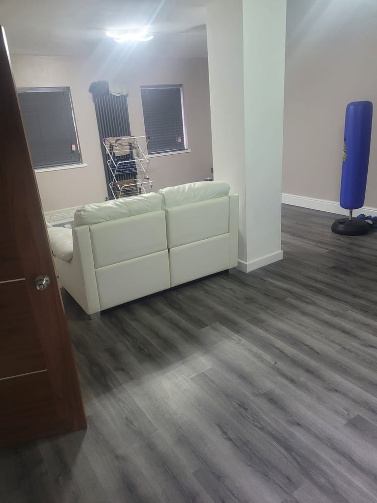 Double Rooms to Rent DY1