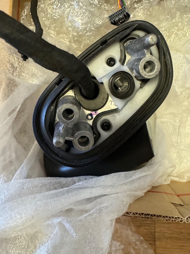 Volvo XC 90 mirror assembly 