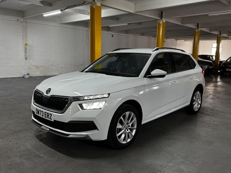 One Owner | Rear parking sensors| Apple Car play