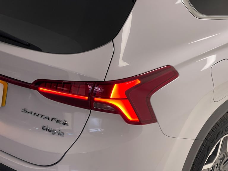 2022 Hyundai Santa Fe 1.6 T-GDi 13.8kWh Ultimate Auto 4WD Euro 6 (s/s) 5dr ESTATE Petrol/Electric...