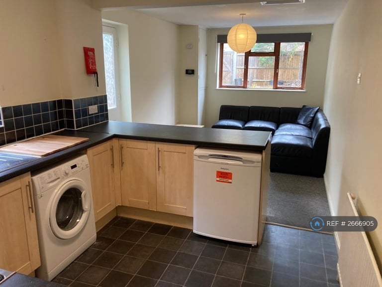 image for 5 bedroom house in Milton Road, Southampton, SO15 (5 bed) (#2666905)