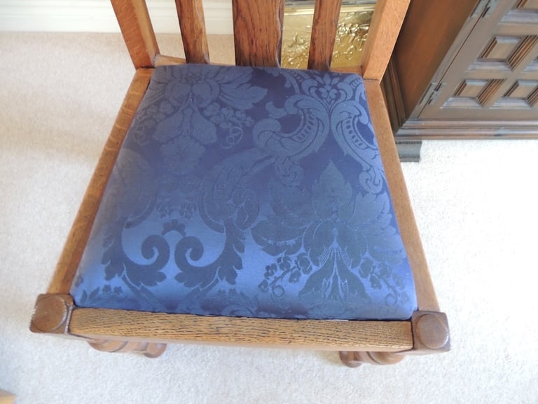 Vintage Oak dining table and 4 chairs - extendable