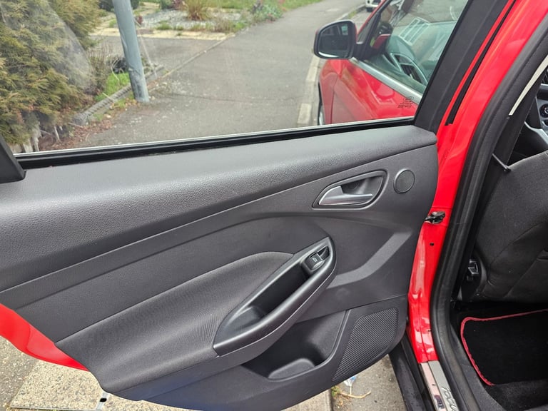 Ford, FOCUS, Hatchback, 2012, Manual, TITANIUM SPEC