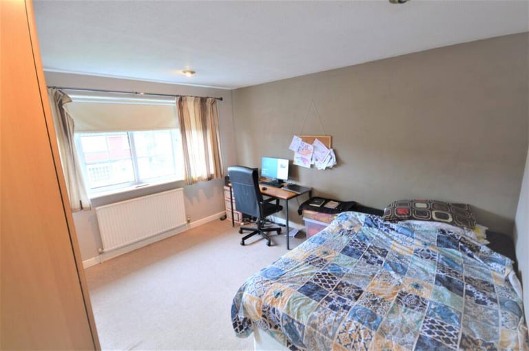 3 Bed Semi-Detached House Blythe Avenue SK7