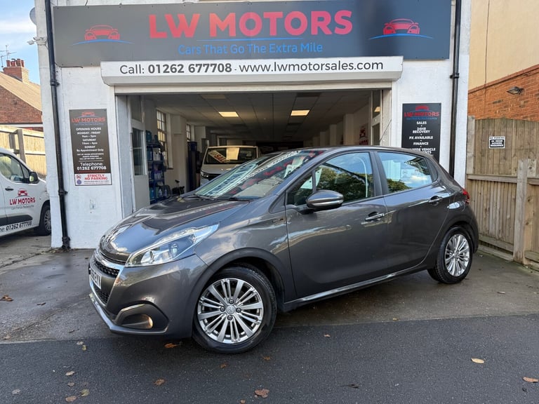 image for 2018 Peugeot 208 1.2 PureTech 82 Signature 5dr [Start Stop] HATCHBACK Petrol Manual