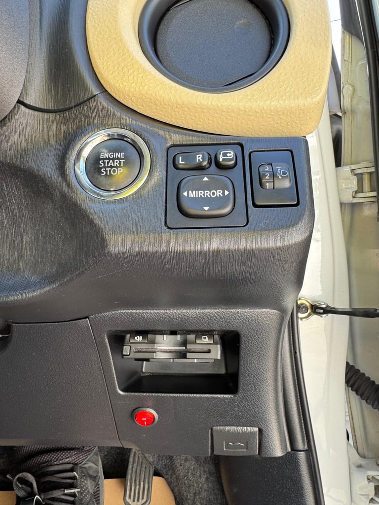 2012 Toyota Vitz YARIS 1.3 5DR AUTO Hatchback Petrol Automatic