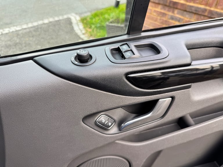 2022 FORD TRANSIT CUSTOM 320 CREW CAB 5 SEATS LIMITED + GREY + TAILGATE