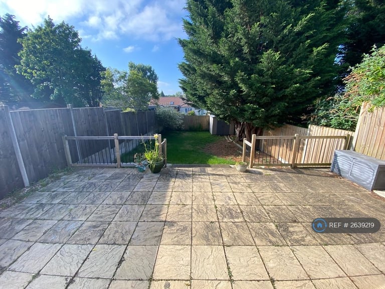 3 bedroom house in Carpenders Avenue, Watford, WD19 (3 bed) (#2639219)