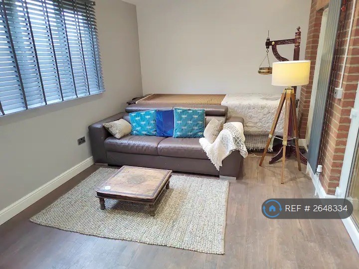 2 bedroom flat in Hauxton, Hauxton, Cambridge, CB22 (2 bed) (#2648334)