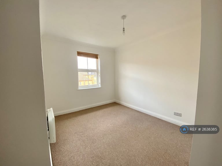 2 bedroom flat in Woods Road, Peckham, SE15 (2 bed) (#2638385)