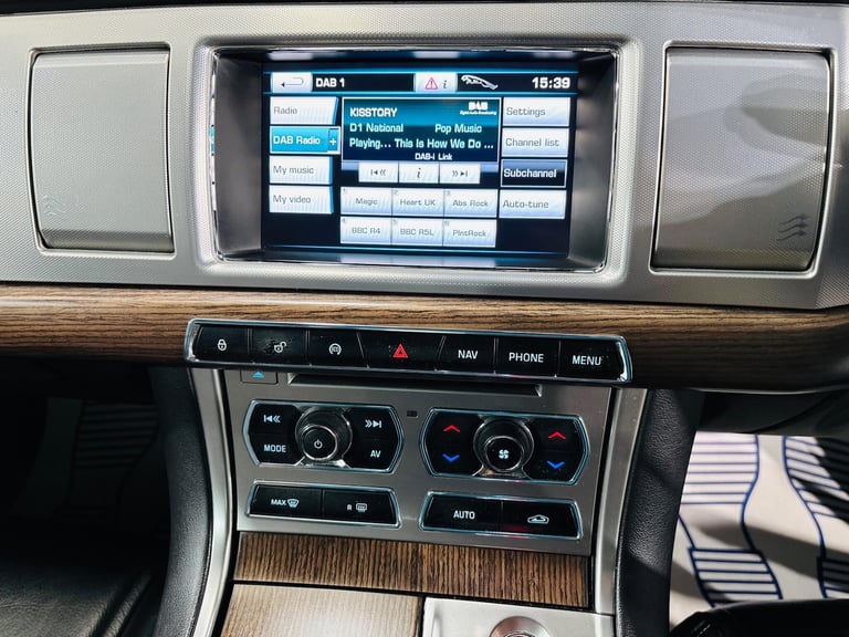 2013 Jaguar XF 3.0d V6 Luxury 4dr Auto [Start Stop] SALOON DIESEL Automatic