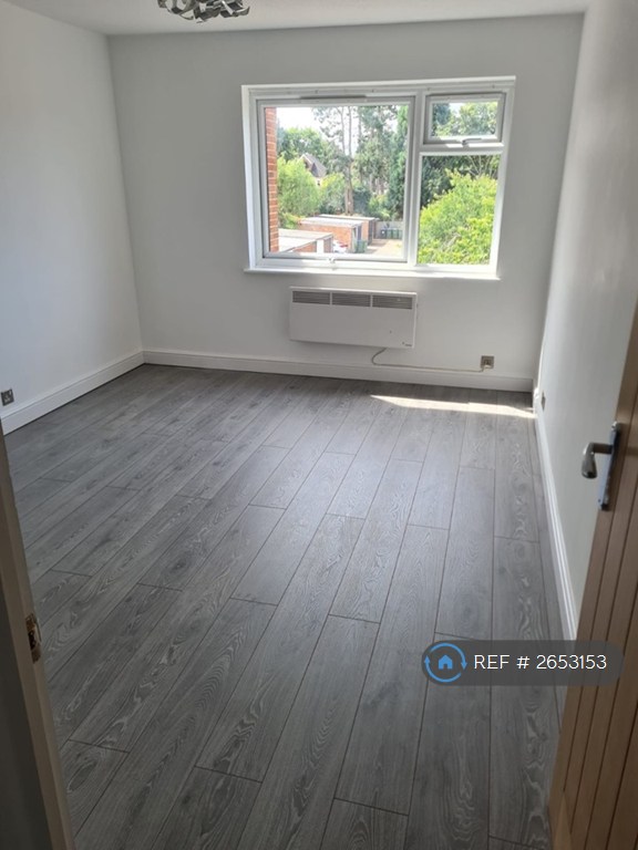 2 bedroom flat in Egmont Road, Walton-On-Thames, KT12 (2 bed) (#2653153)