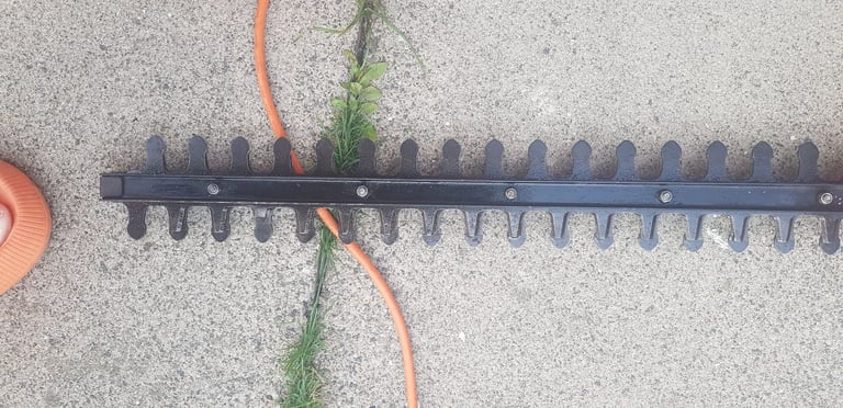 Flymo HT450 Hedge Trimmers Newly Serviced