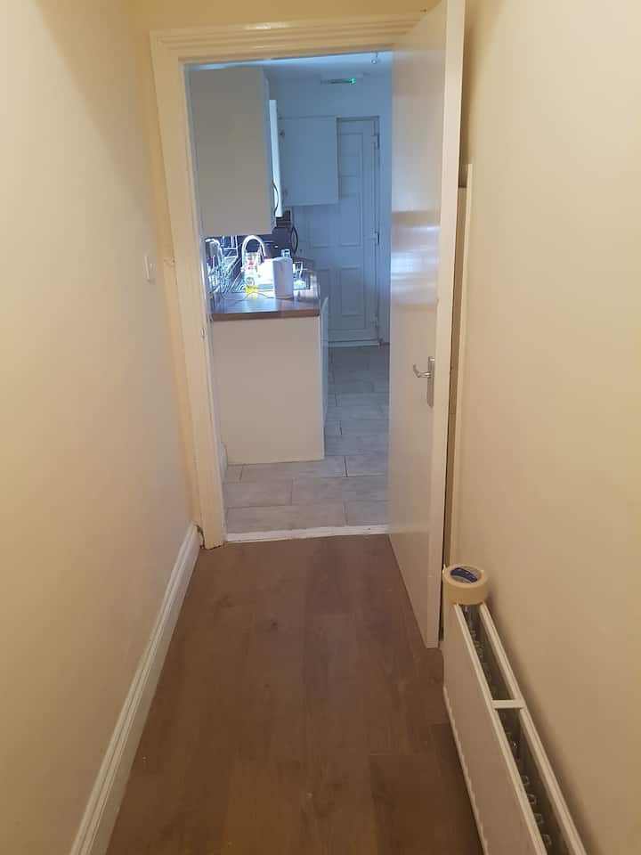 Full Ensuite Bedroom- Newcastle City Center-650PCM-All Bills Inc-No agents