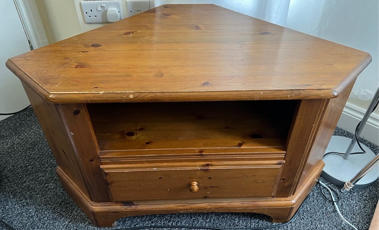 Pine Corner TV Stand