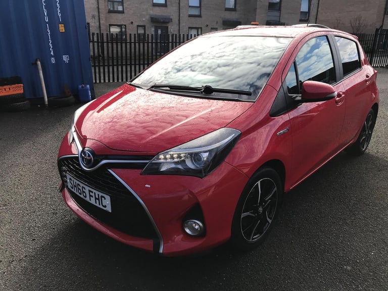 2016 Toyota Yaris 1.5 VVT-h Design E-CVT Euro 6 5dr HATCHBACK Petrol/Electric Hybrid Automatic