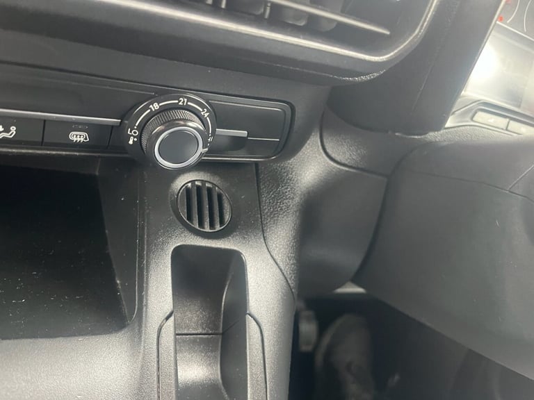2021 21 VAUXHALL COMBO 1.6 TURBO D 2300 LIMITED EDITION NAV PANEL VAN 4DR DIESEL