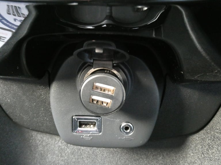 1.2 PureTech Allure 3dr £20 TAX +6 SERVICE +BTOOTH +CRUISE +REV CAMERA*