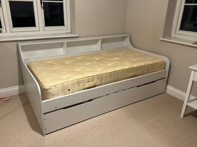Trundle bed