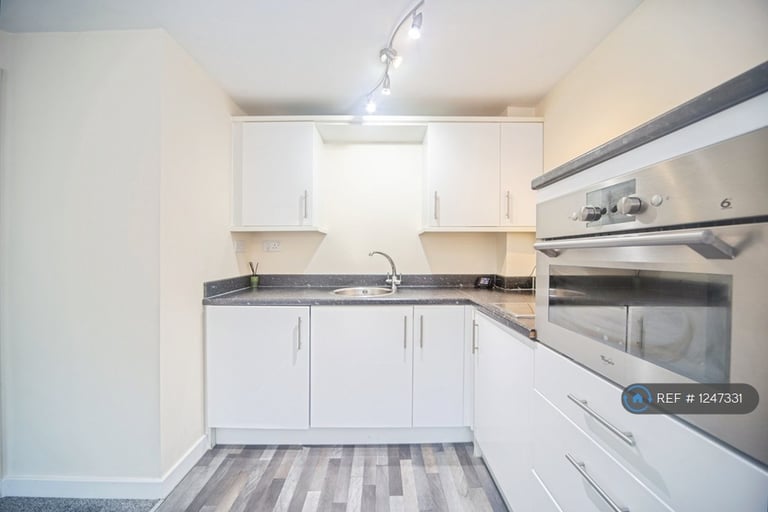 1 bedroom flat in Anglesea Terrace, Southampton, SO14 (1 bed) (#1247331)