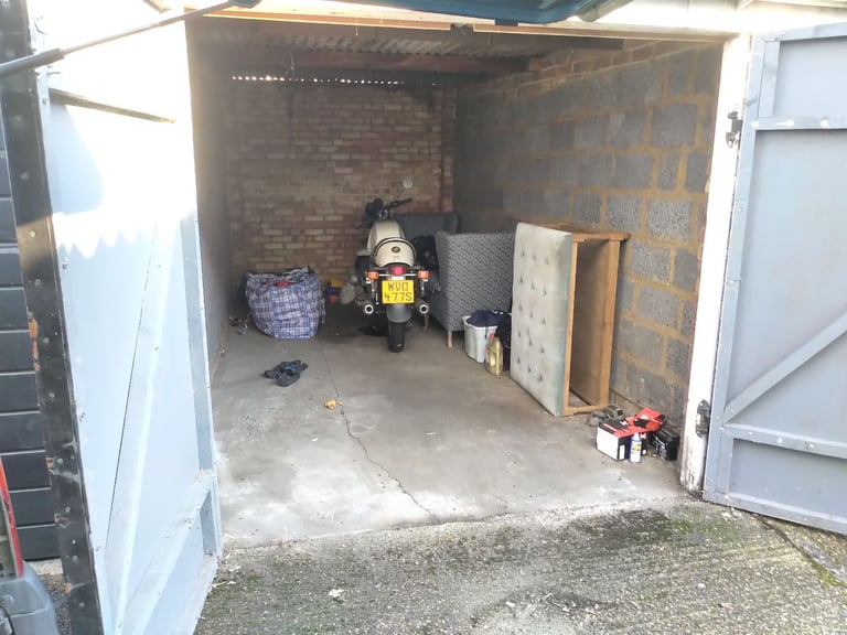 Lock-up garage for rent, Fairfield St, Wandsworth Town, SW18 1DZ