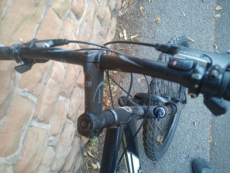 Giant Terrago Large Adults Mountain Bike, Hydraulic Brakes