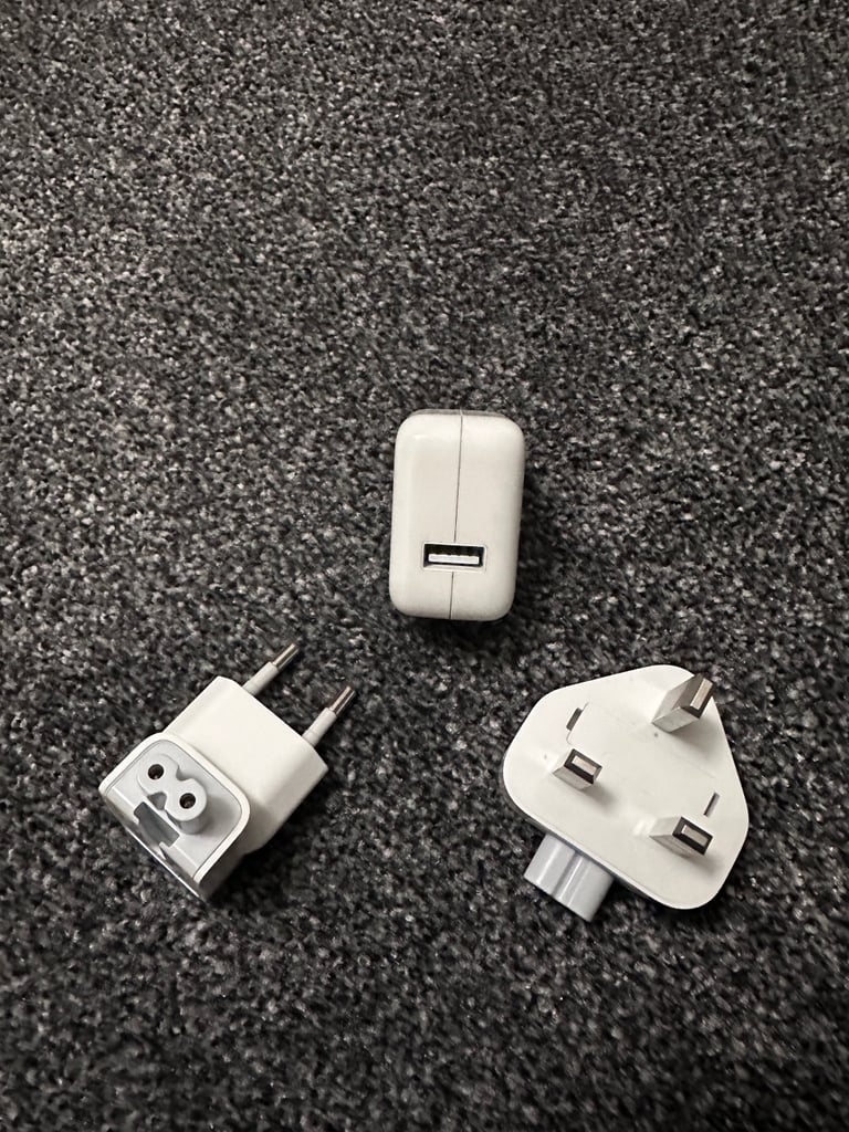 Genuine 10W Apple power adapter with UK and EU plugs