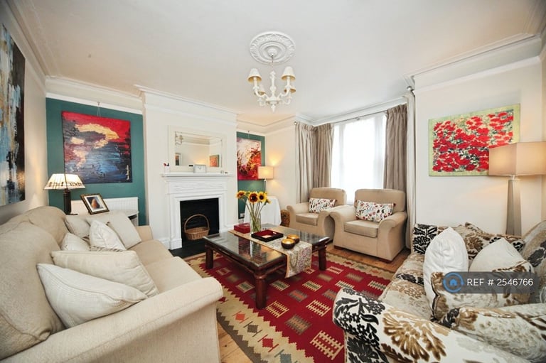 5 bedroom house in High Street, Tring, HP23 (5 bed) (#2546766)
