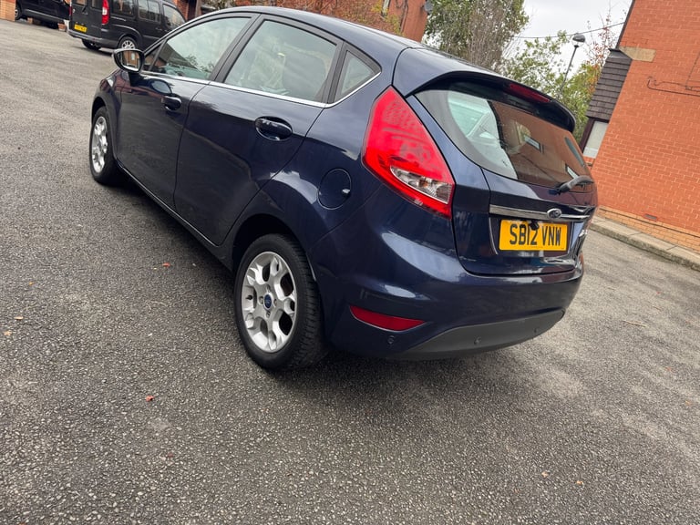 Automatic Ford, FIESTA, Hatchback, 2012, 1388 (cc), 5 doors